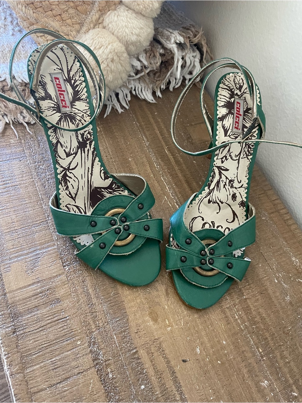 Colcci Italian y2k vintage size 8Green Strappy Floral-Insole Heeled Sandals